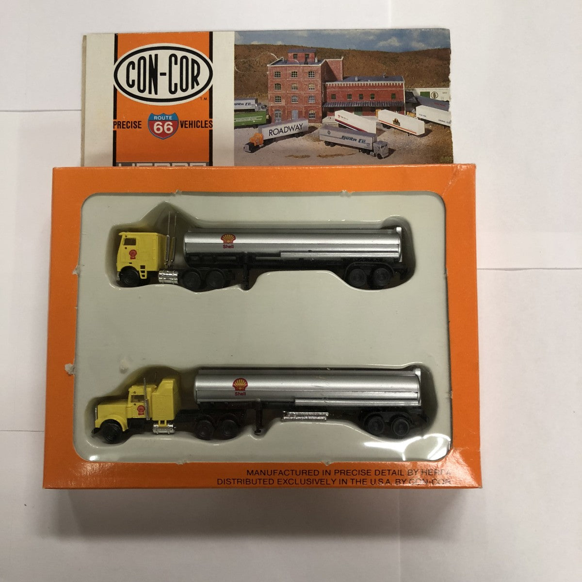 Con-Cor 0004-003015 1:160 N Shell Oil Tractor w/Tank Trailer (Set of 2)