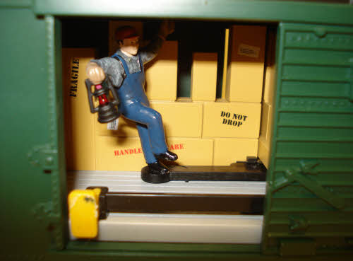 MTH 30-79186 Pennsylvania Operating Boxcar w/ Signal Man