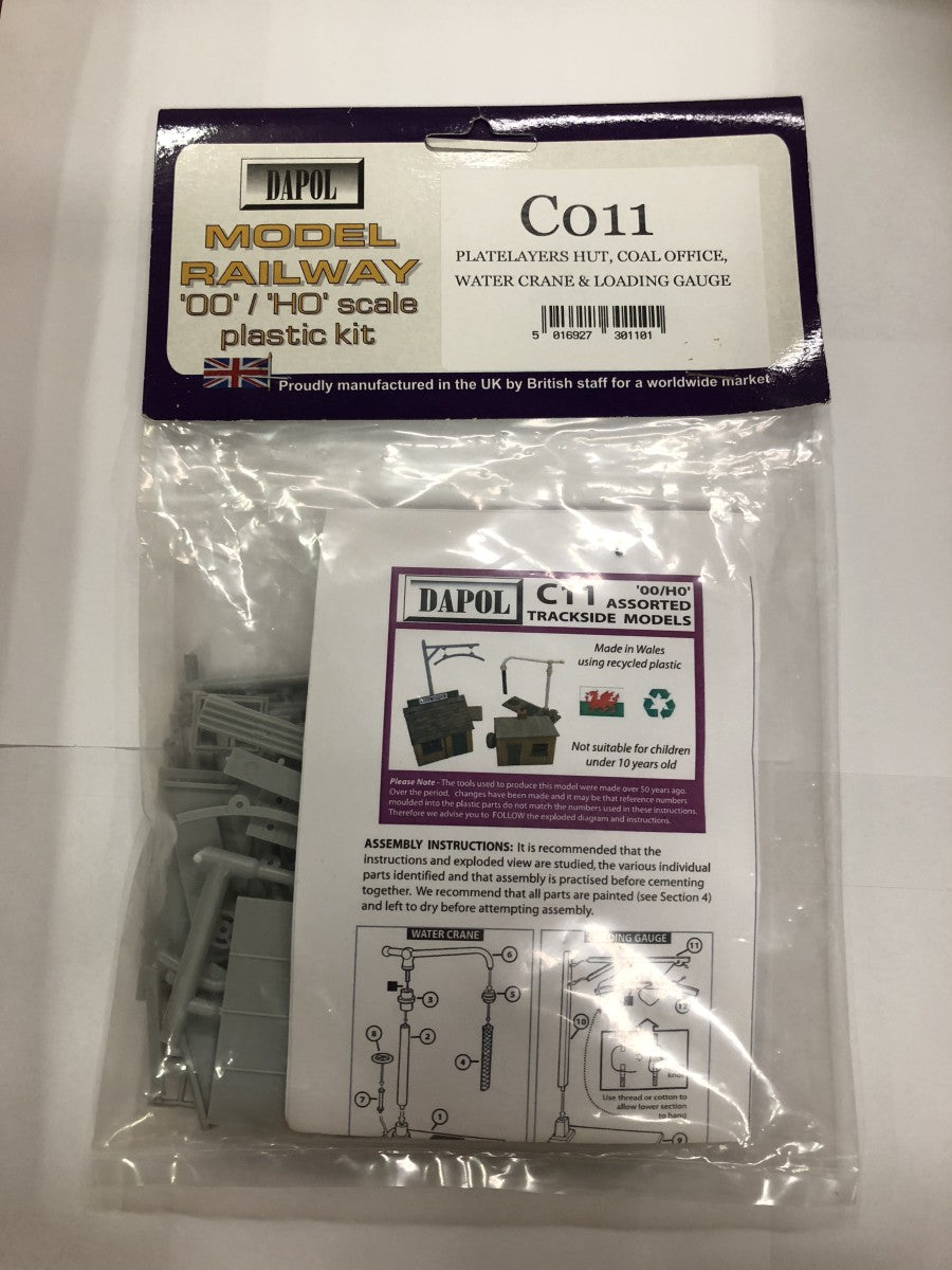 Dapol C011 HO Platelayers Hut, Coal Office, Water Crane & Loading Guage