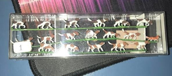 Merten 2467 HO Scale Dogs Figure Set (Pack of 19)