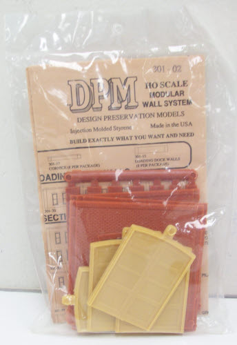 DPM 301-02 HO Street Level Wall Sections W/Freight Door Kit