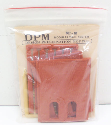 DPM 301-10 HO Two-Story Wall Sections W/2 Lower Story Arched Windows Kit
