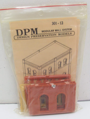 DPM 301-12 HO One-Story Wall Sections With Arched Window Building Kit