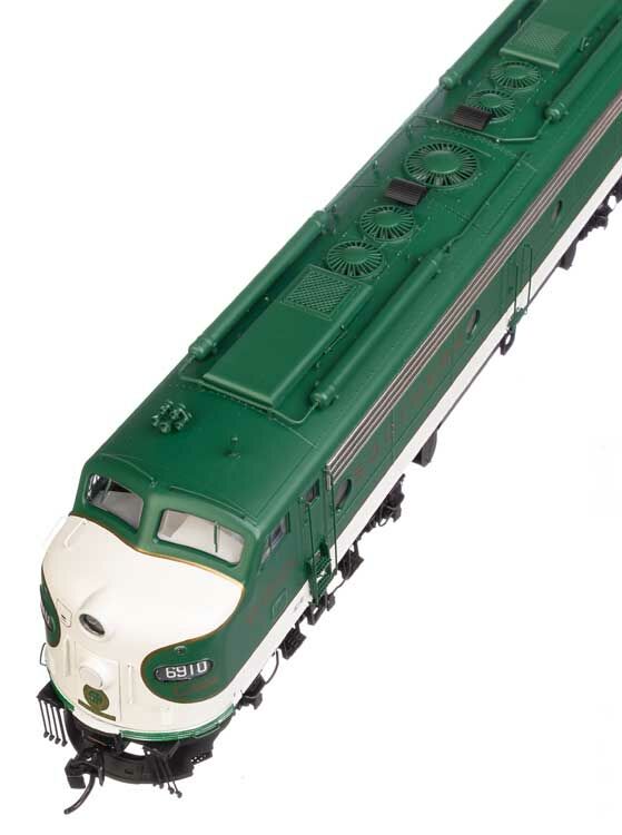 Walthers 920-42920 HO SOU EMD E8 A-A Diesel Loco w/ Sound & DCC #6902 & 6910