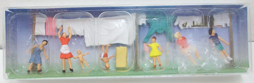 Faller 151014 Washday w/Clothsline HO Scale Figures