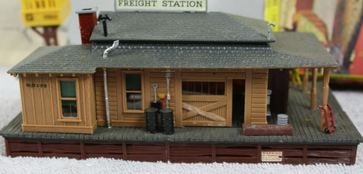 Revell 9020 HO Freight Station Building Kit