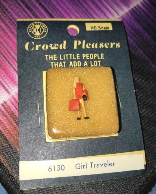 NJ International 6130 HO Crowd Pleasers Girl Traveler Figure