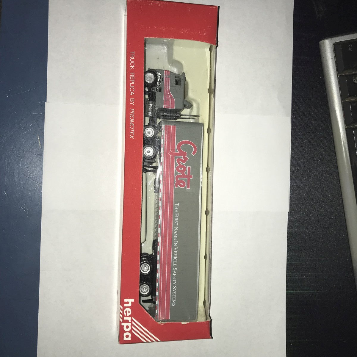 Herpa 6186 HO Grote Freightliner With Van