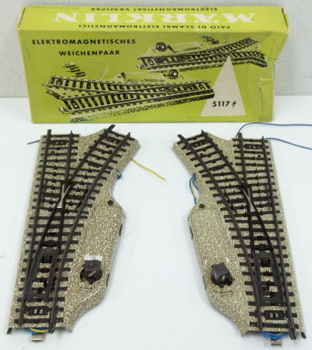 Marklin 5117 HO Scale Left and Right Track Turnouts (One Pair)