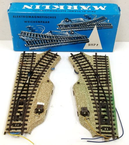 Marklin 5117 HO Scale Left and Right Track Turnouts (One Pair