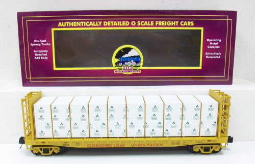 MTH 20-98779 UP Flatcar w/Bulkheads&Covered Wood Load #15036
