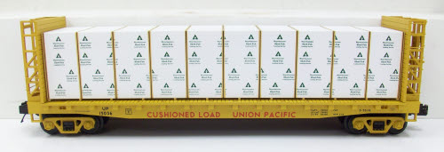 MTH 20-98779 UP Flatcar w/Bulkheads&Covered Wood Load #15036