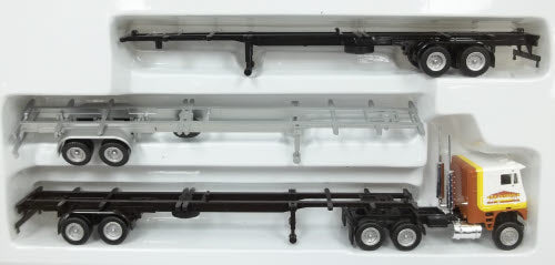 Con-Cor 0004-008599 Freightliner Tractor W/3 48' Container Chassis