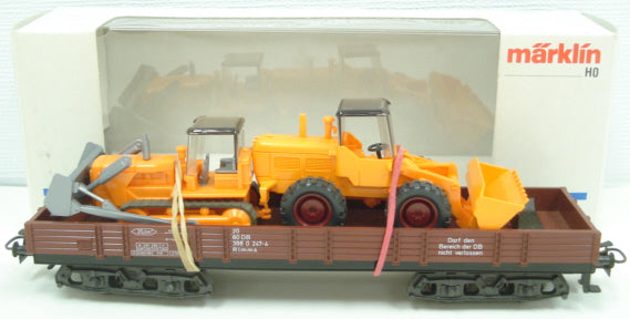 Marklin 4474 HO Scale Deutsche Bahn Flatcar w/ 2 Tractors
