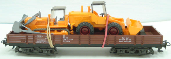 Marklin 4474 HO Scale Deutsche Bahn Flatcar w/ 2 Tractors