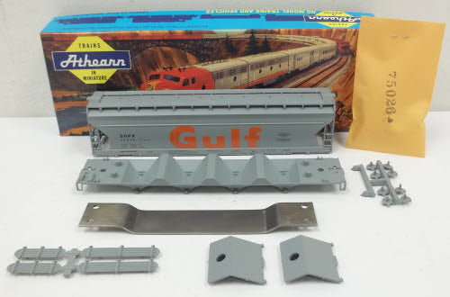 Athearn 1907 HO Gulf Oil Centerflow Hopper Kit