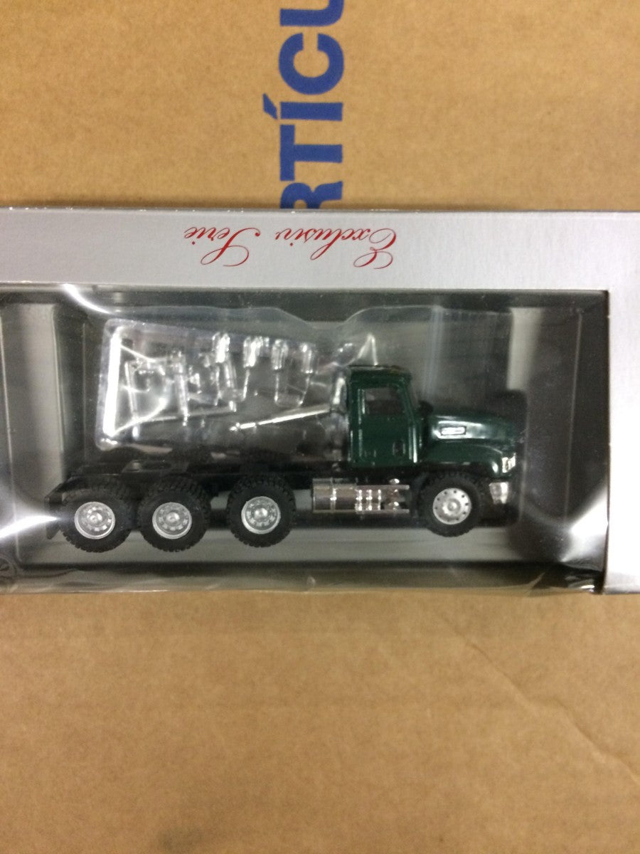Herpa 6264 1:87 All Terrain Mack CH Green Cab