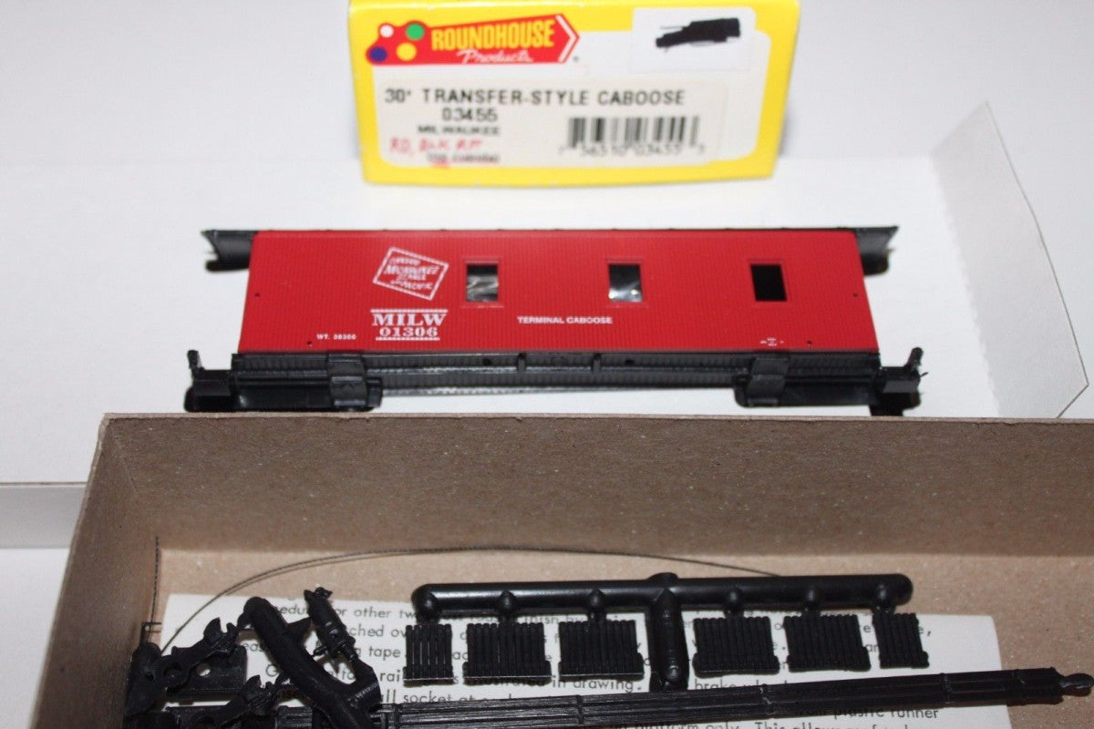Roundhouse HO Transfer Style Caboose 03455 Milwaukee Kit
