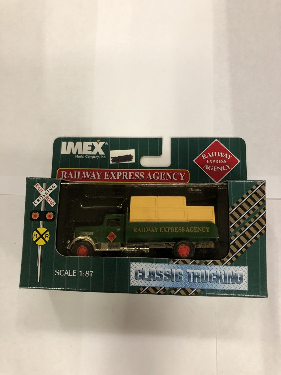 Imex 870005 HO Railway Express Agency Peterbilt REA Flatbed W/Loader