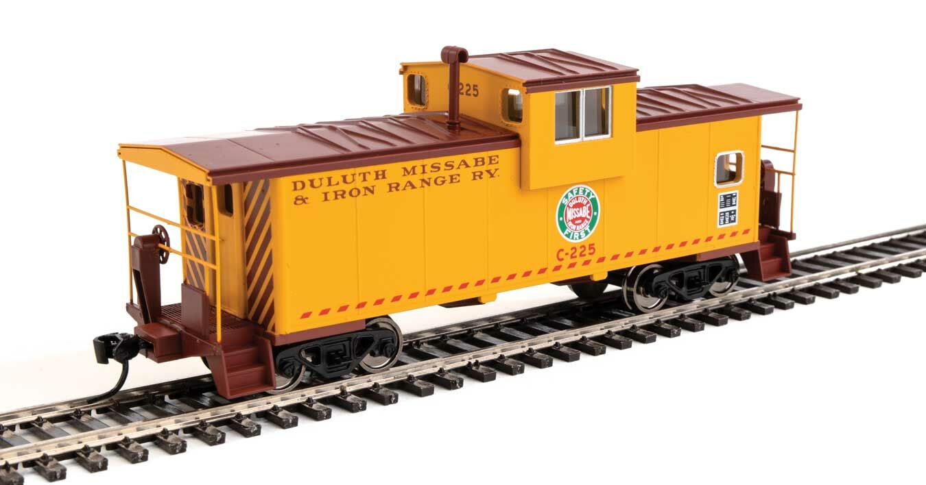 Walthers 910-8714 HO DM&IR International Extended Wide-Vision Caboose RTR #C-225