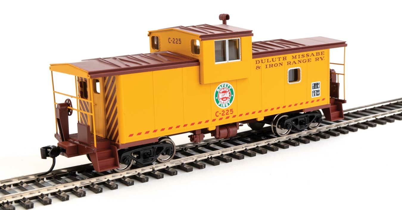Walthers 910-8714 HO DM&IR International Extended Wide-Vision Caboose RTR #C-225