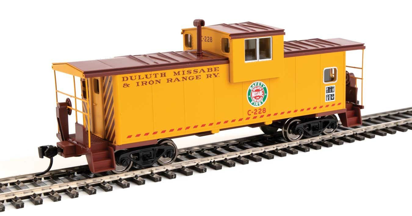 Walthers 910-8715 HO DM&IR International Extended Wide-Vision Caboose RTR #C-228