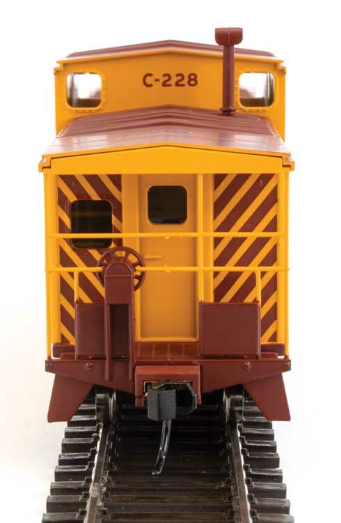 Walthers 910-8715 HO DM&IR International Extended Wide-Vision Caboose RTR #C-228