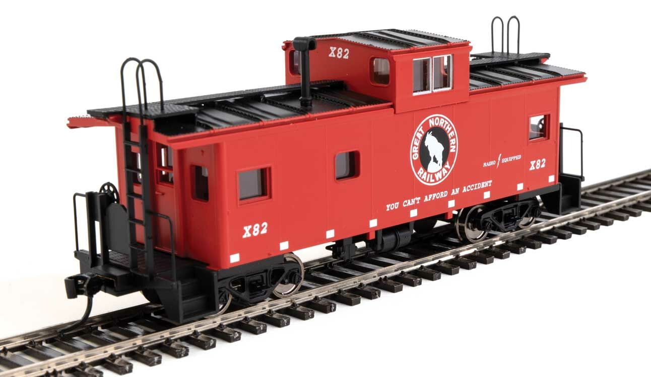 Walthers 910-8768 HO Great Northern International Wide-Vision Caboose RTR #X82