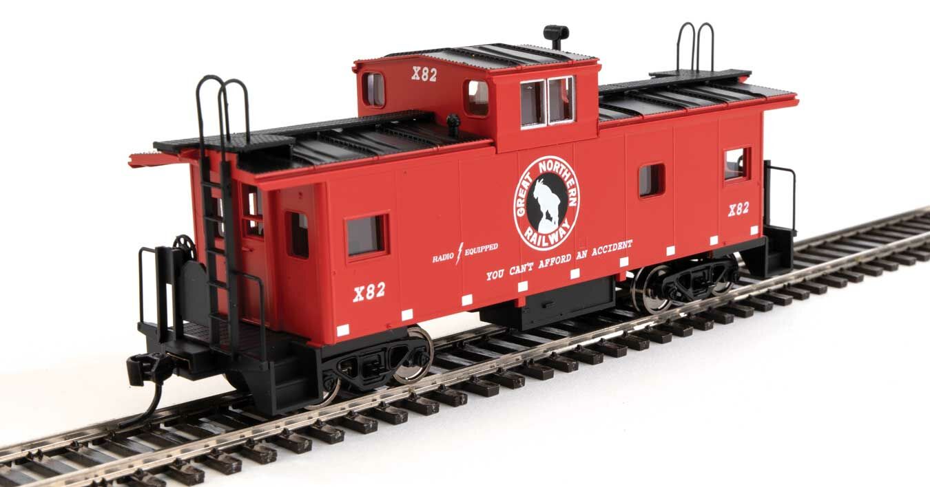 Walthers 910-8768 HO Great Northern International Wide-Vision Caboose RTR #X82