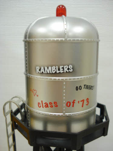 Lionel 6-22194 O Gauge City Water Authority Tank Tower Kit with Light