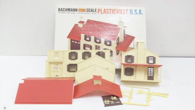 Bachmann 1922 O-27 Scale Plasticville 2 Story House Classic Building Kit