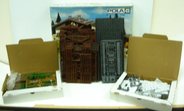 Pola 1720 G Scale Alpine Farm Kit