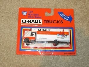 IHC 1-5 HO California U-Haul 26' Moving Truck