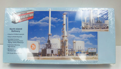 Walthers 933-3013 HO Scale North Island Refinery Structure Kit