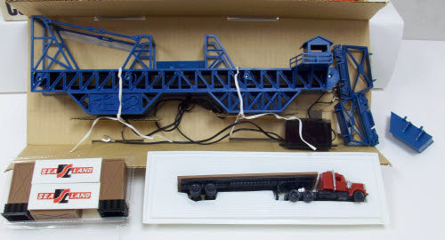 Cox 6083 HO Scale Trainscapes Dockside Cargo and Conveyor Set