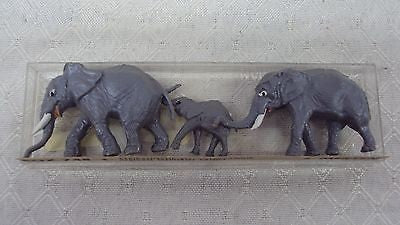 Merten 748 HO Elephant Family Figures (Set of 3)