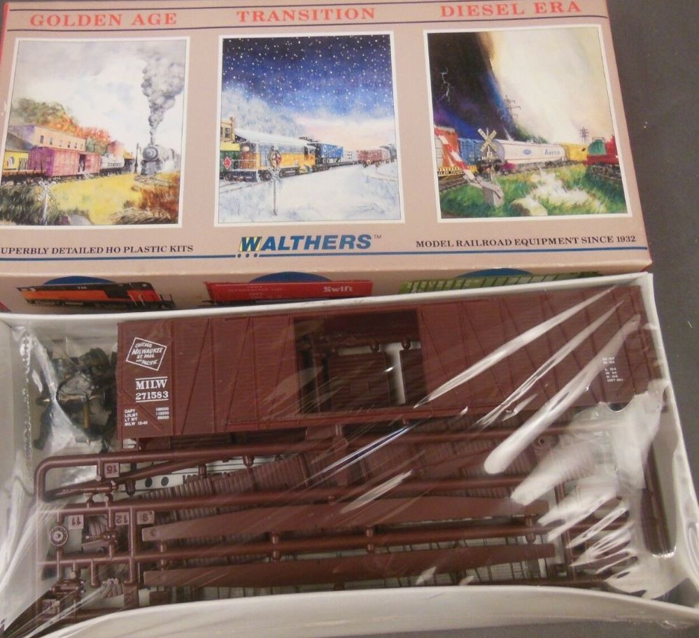 Walthers 932-5854 HO 50' D OB Auto Box Car Milwaukee Road #271583