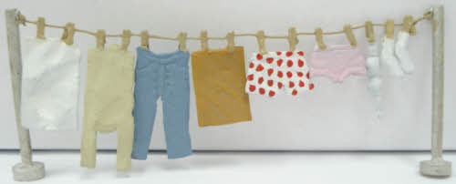 Arttista 1478 Pewter Clothesline With Clothes