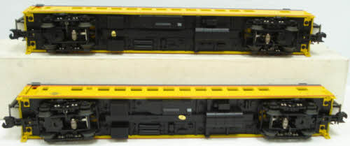 MTH 20-69098 O Chessie 70' Streamlined Baggage/Coach Passenger Set (Set of 2)