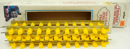 Lionel 8-82014 Thomas G Scale 4 Piece Yellow Tie Straight Tracks