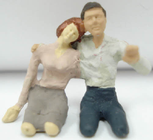 Arttista 1338 O Scale Lovers Driving Pewter Figure