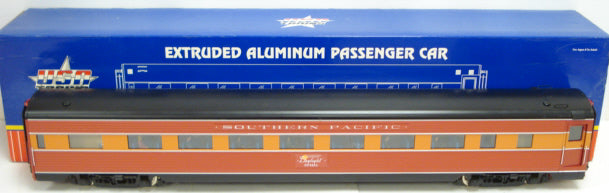 USA Trains 31092 G Southern Pacific Daylight Coach Car - Metal Wheels