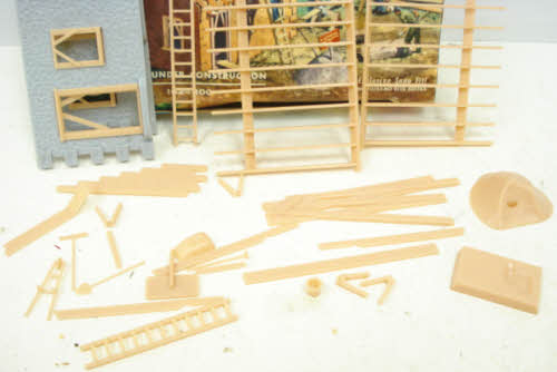 Plasticville 1624-100 Vintage O House Under Construction Kit