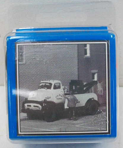 Magnuson Models 439-956 '53 HO Scale Tow Truck Kit