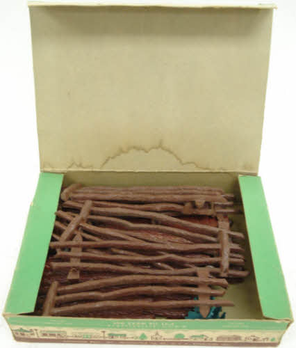 Plasticville LC-2 Vintage O Log Cabin & Fence Kit