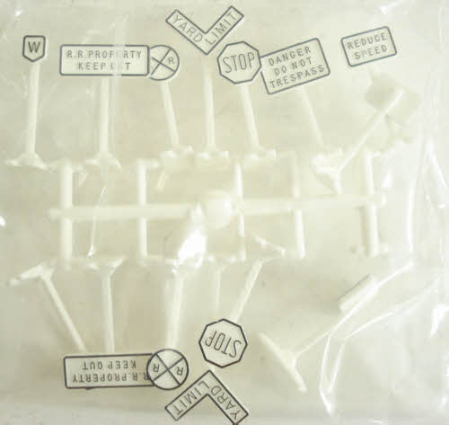 Lionel 6-62180 O and O-27 Road Signs (Set of 14)