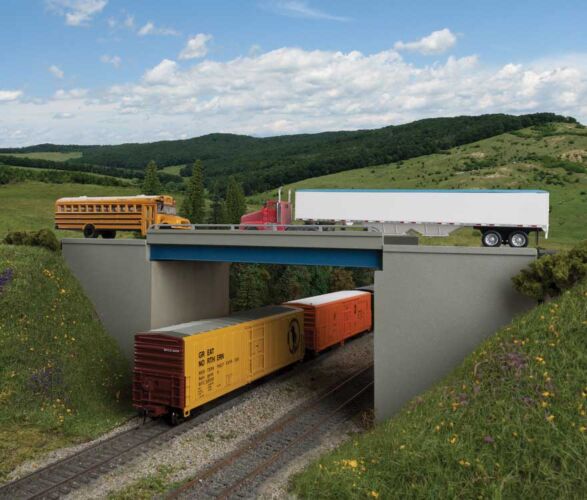 Walthers 933-4565 HO Modern Steel & Concrete Highway Overpass w/Pipe Railings