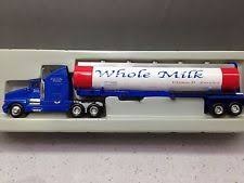 Model Power 25001 1:87 HO Long Haul Tractor w/Tank Milk