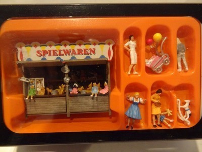 Preiser 24692 HO Toy Booth At The Fair Figures (Set of 6)