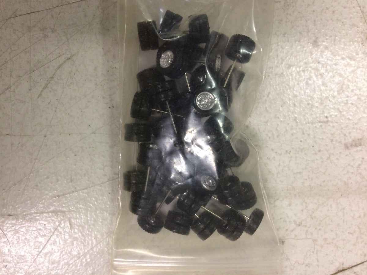 PROMOTEX 5336 1:87 Truck Tires Chrome Wheels